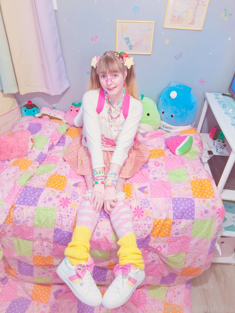 Lil sister energy pt 2 been getting alot of art commissions done part 14 