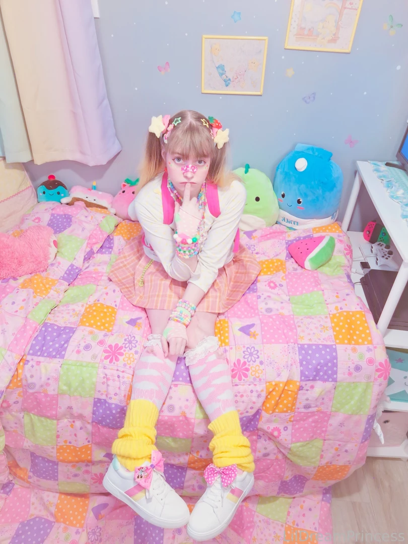 Lil sister energy pt 2 been getting alot of art commissions done part 21 