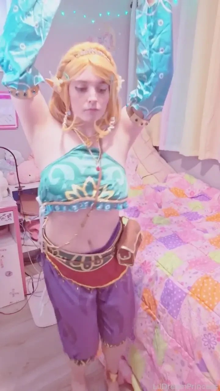 Zelda having a little fun belly dancing zelda dancing cosplay cute 