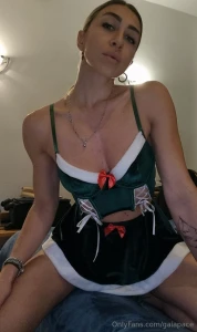 Buon natale dalla vostra elfa preferita sono veramente felice di aver part 1