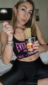 Pranzo con voi cos vi tengo compagnia dopo una bella mangiata si sa gi