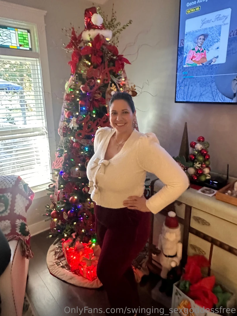 Feeling festive and ready to fuck 