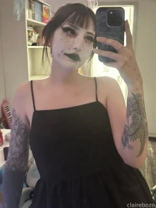 I hurt my thumb but here s some pics when i played with trad goth part 1