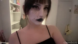 I hurt my thumb but here s some pics when i played with trad goth part 2