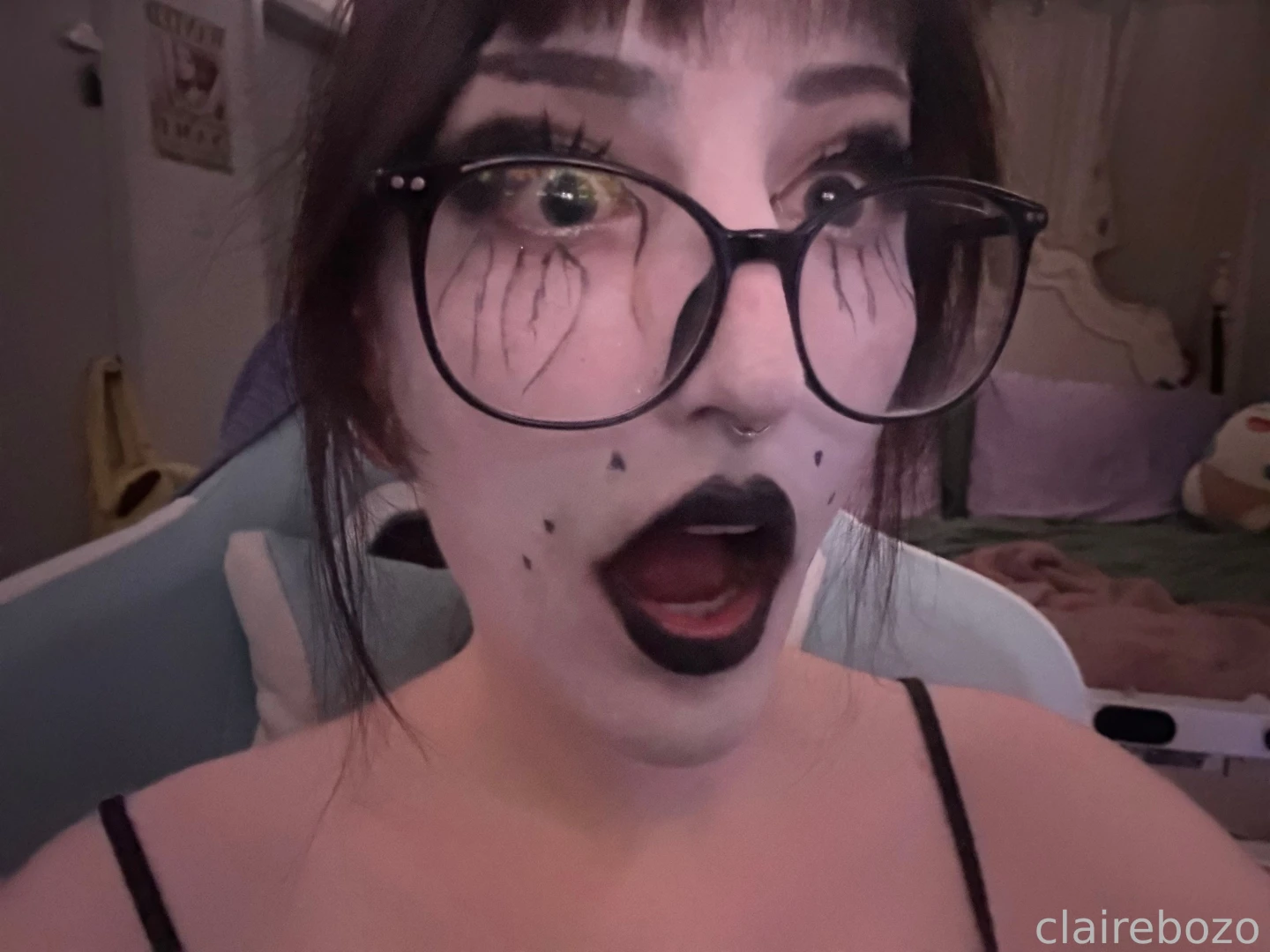 I hurt my thumb but here s some pics when i played with trad goth 