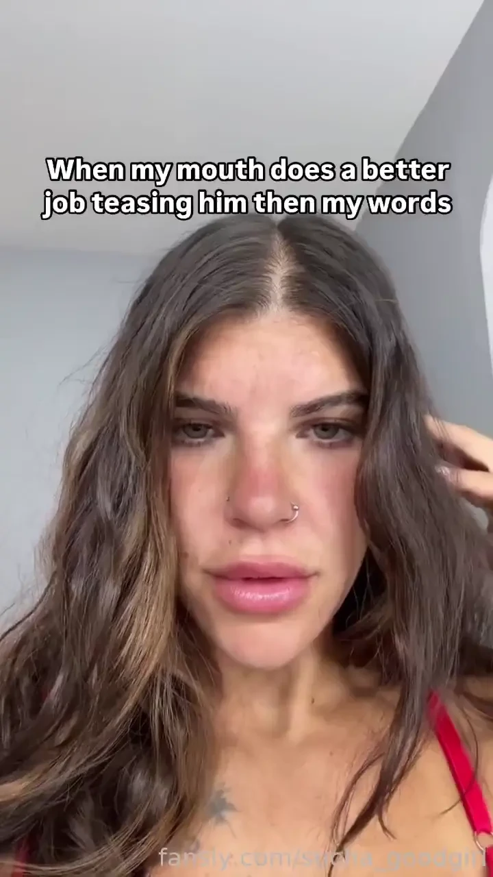 I know you like watching my lips brunette greeneyes petite squirter 