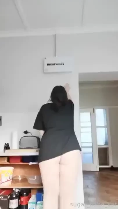 Could you help me reach this switch i m too short 