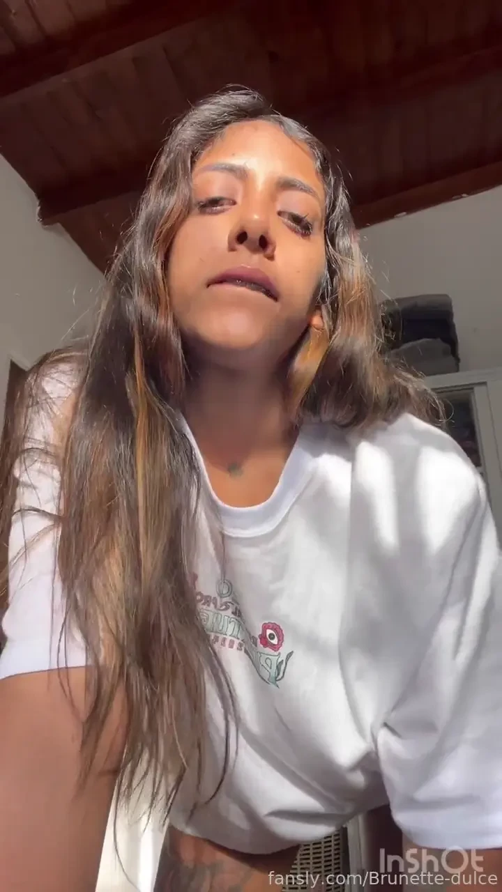 Last pissing video of the year i wet my legs with my pee lol dirty pee 