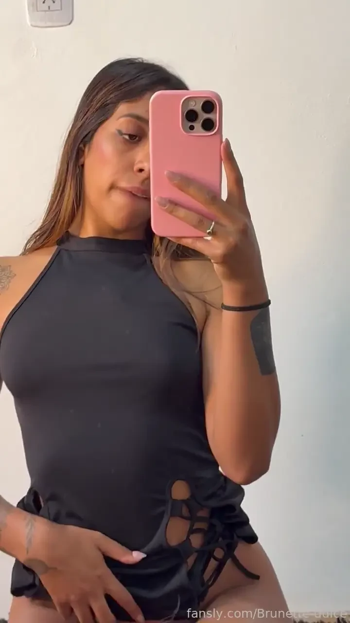 I love seeing my naked body in the mirror it makes me a little hot ass 