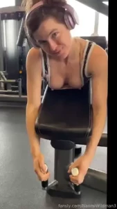 Doing my leg extensions with my tits out while unsuspecting gym