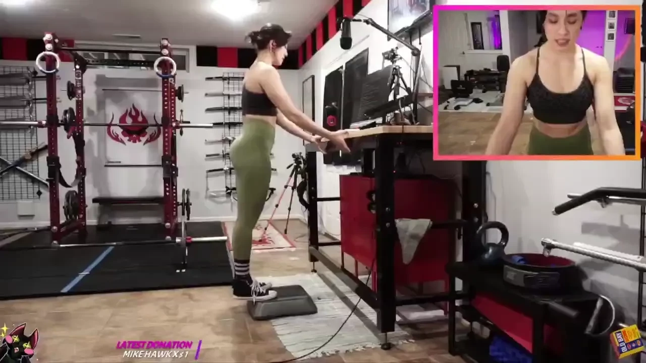 A few clips from one of my twitch streams was doing a glute focused 