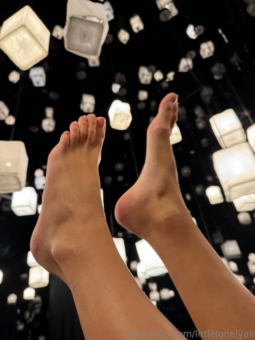 I have decided to give you all a little gift because i loove christmas 