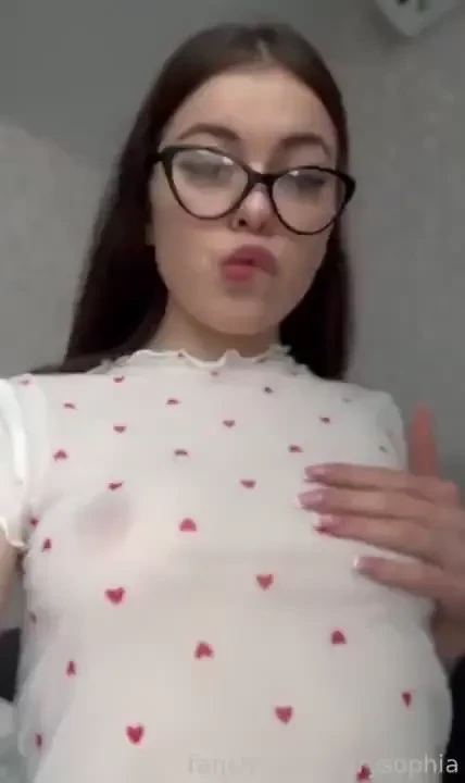 I like playing with my nipples making it hard do u think it s sexy 