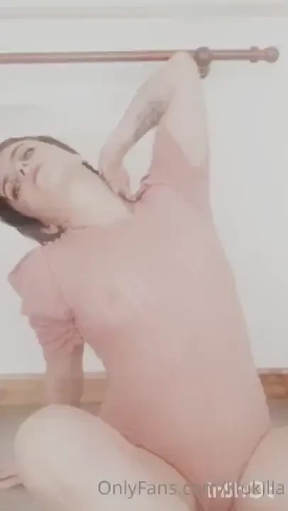 Se viene un ser dividido en 2 una parte con fotitos mostrando mi pink 