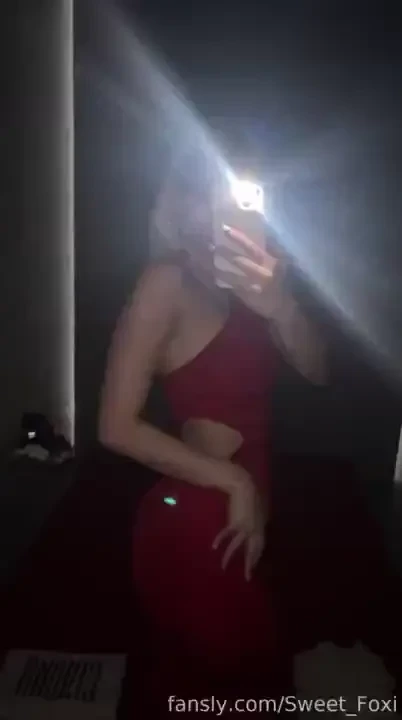 How do you like my red dress like off fyp tits ass boobs bigass blonde 