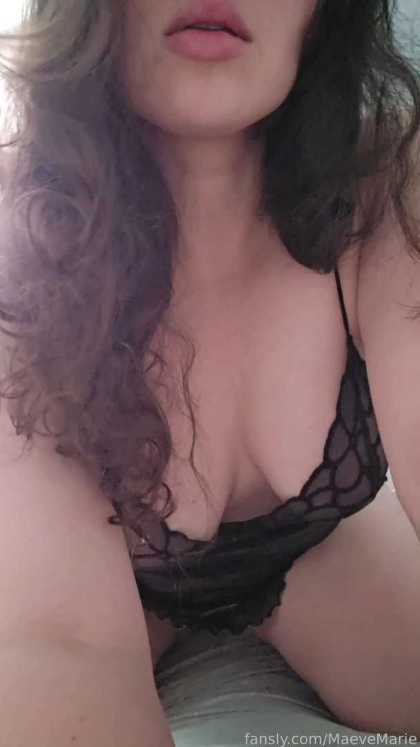 Feel like being naughty sexy lingerie curlyhair hotmom curvy squirter 
