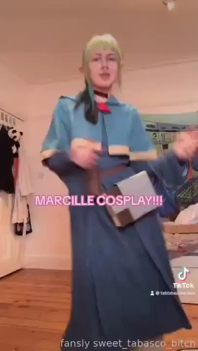 Can you tell i just woke up i got messy hair and no makeup what do we 