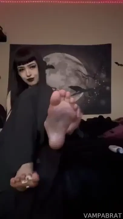 You love watching me rub lotion into my pretty brat feet don t you 