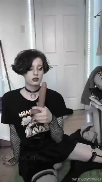 I can take it well down my throat fuck my face until i m just a mess 