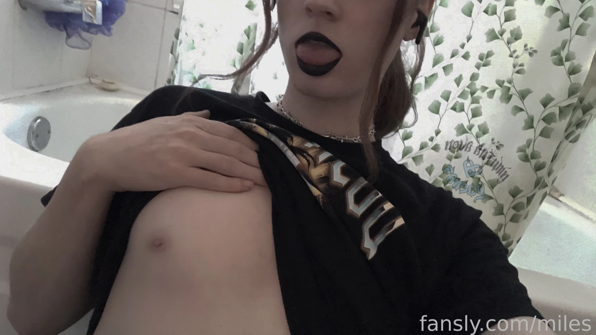 Fuck my face and wreck my slutty makeup i want your load on my tongue 