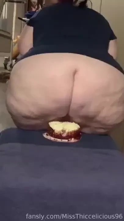 Throwback to my first cake i sat on 