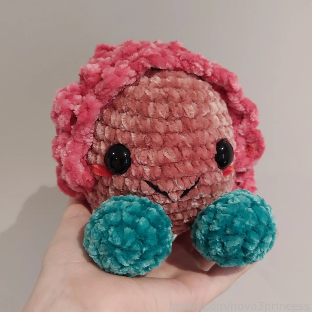 I made a lil flower guy - he s not the best and the petels are def not part 1 