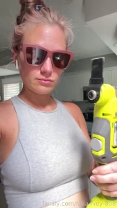 Hey need me to oscillate anything selfie irl