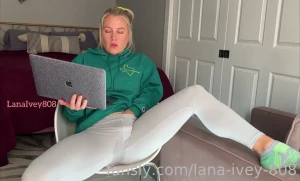 Watching porn and masturbating while wetting my leggings and spraying