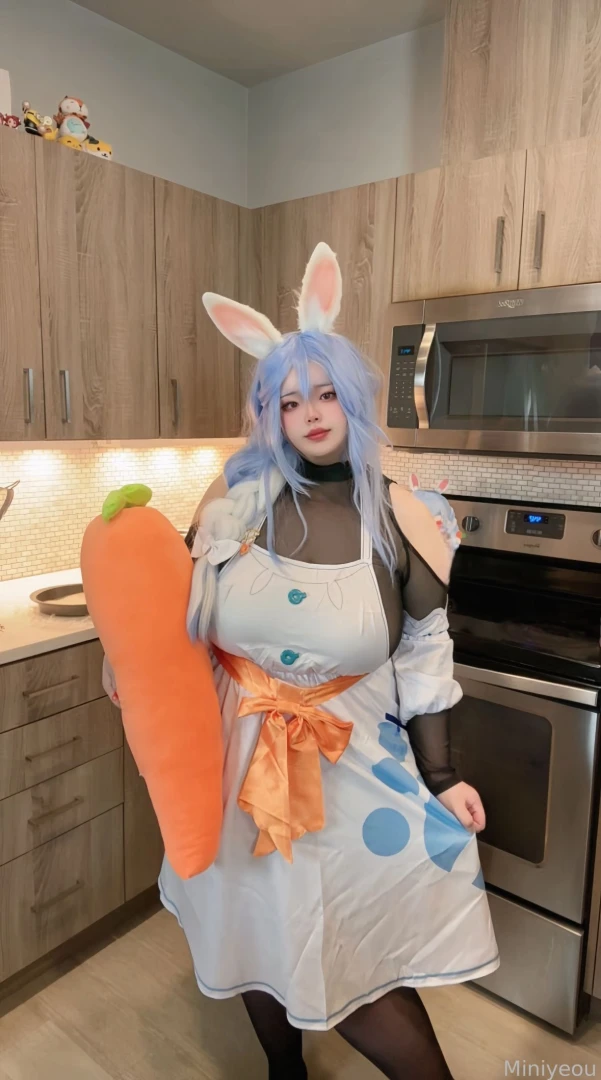 Pekomama in kitchen part 1 