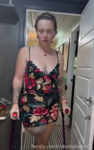 The best video crutching in pantyhose and a heel then taking them off