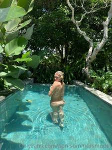 Let me sit on your face so i can cum at the same time as you do