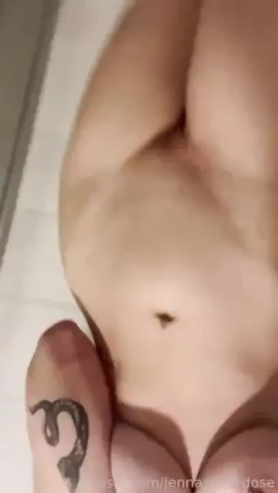 A new piss vid to start the week just right pissed all over myself in 