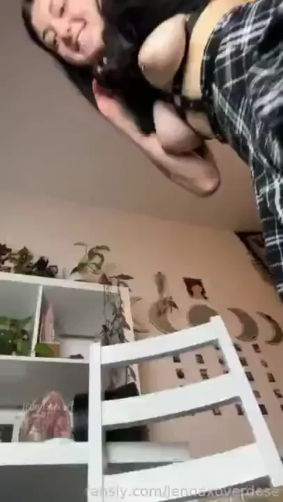 A true goth girl will always make sure her plug matches w the fit 