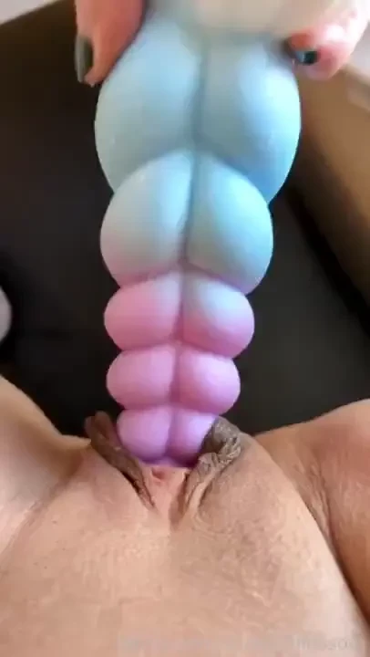 I love watching my lips ripple against the ribs on this unicorn horn 