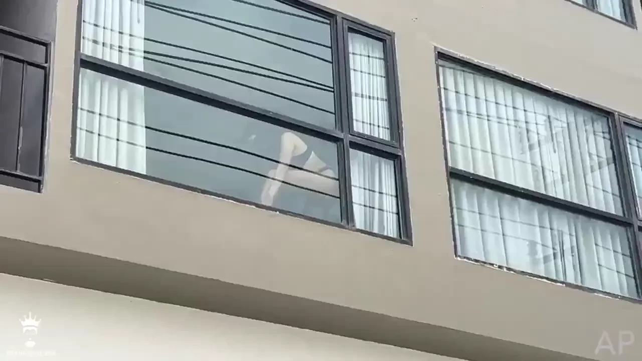 Hijabi invited a stranger to fuck in her hotel room wait a hot new 