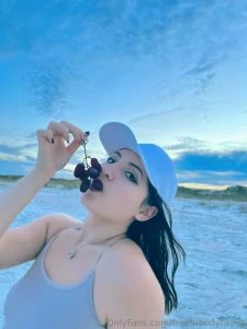 Can i suck you like these grapes