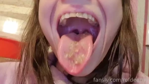 Chewing fyp rofdeenyt sexy fetish tongue longtongue bigtongue