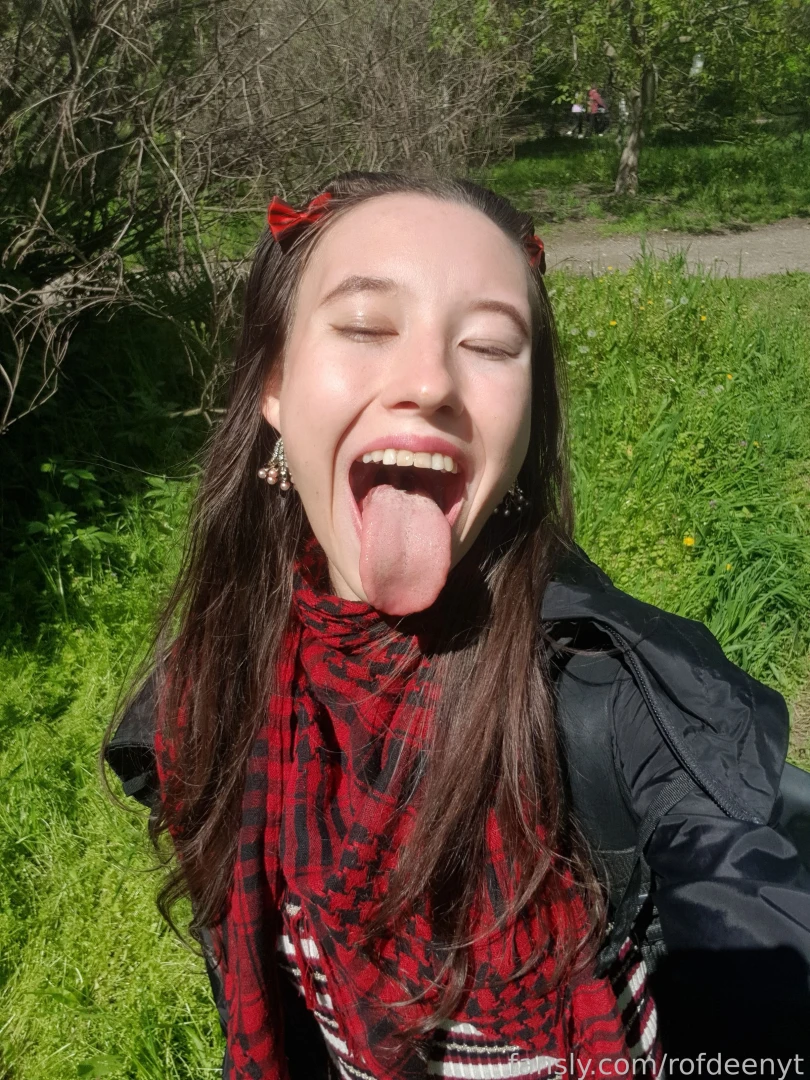 Wide tongue fyp rofdeenyt sexy fetish girl girlfriend tongue 