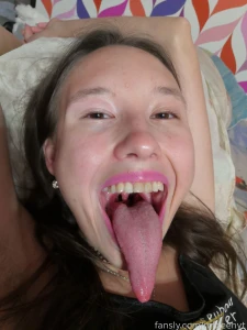 Long or wide tongue fyp rofdeenyt sexy fetish girl girlfriend closeup part 3