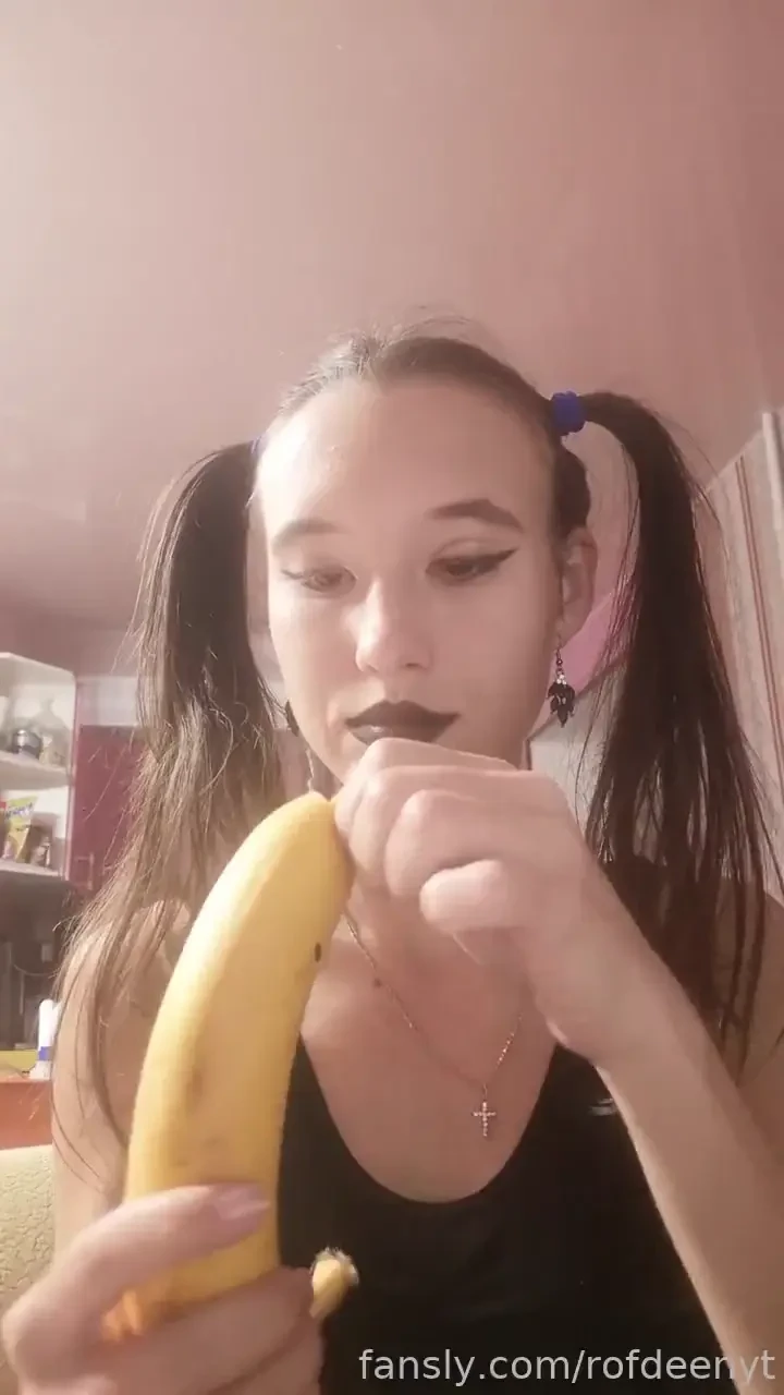 Finished customs 2 min - banana sucking fyp rofdeenyt sexy fetish girl 