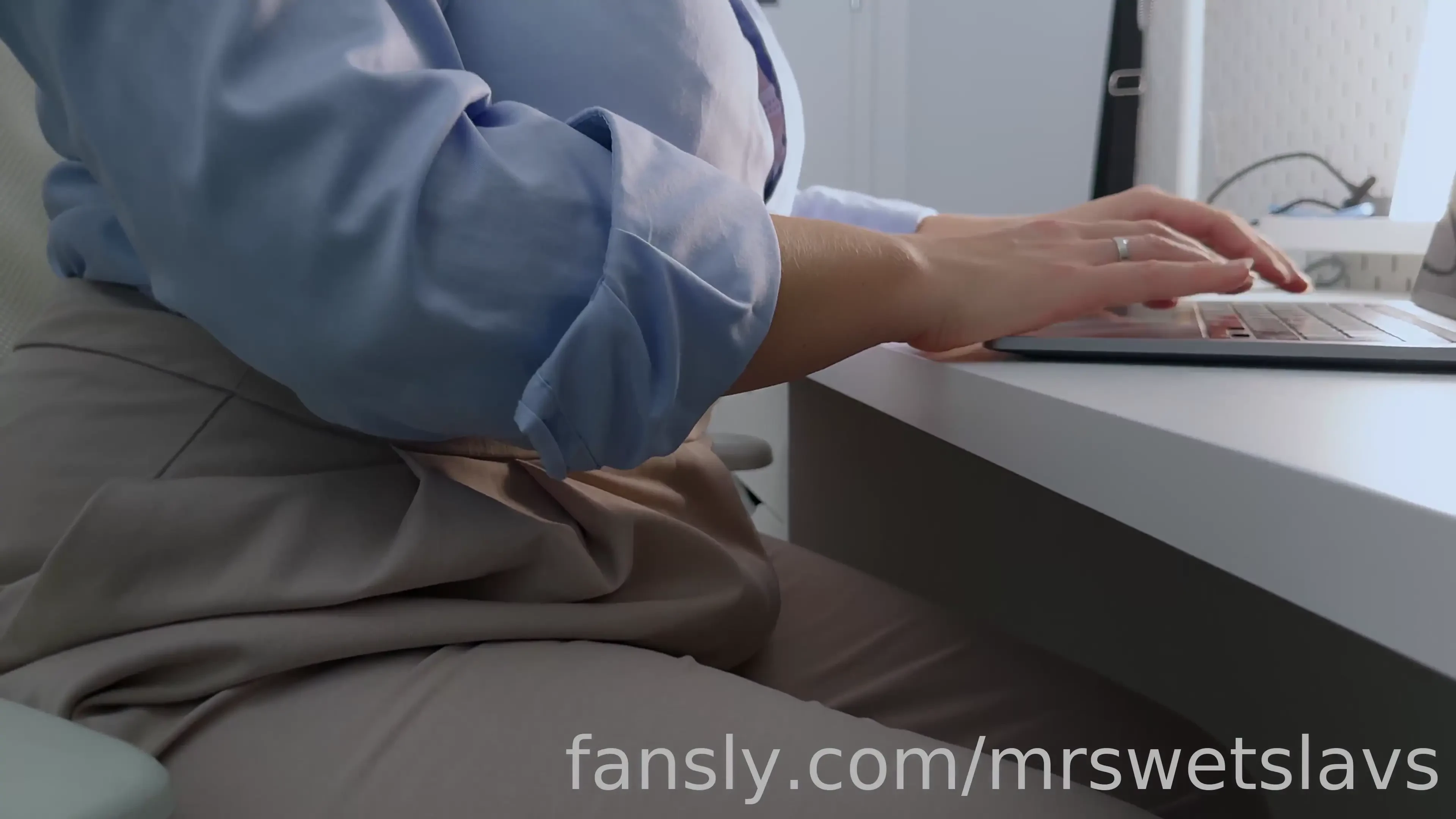 Mummy saws your cock at work and couldn t focus on anything other than 