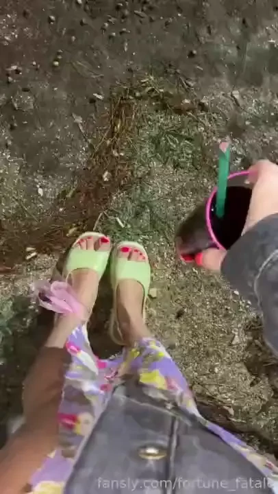 Tonight is the party and that means my feet will be in the spotlight 