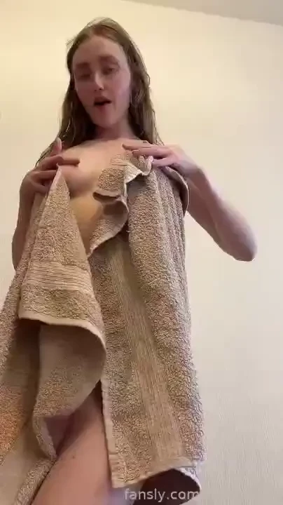 I m cold after the shower will you keep me warm nude pussyplay naked 