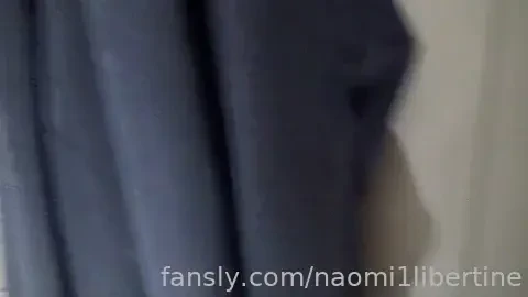 I masturbate with the hairbrush in the pool locker room 