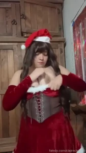 Claire navide a mis tetas te desean felices fiestas