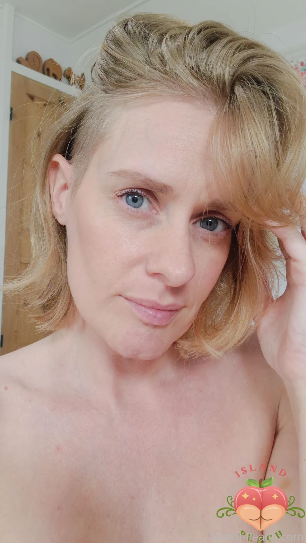 Ahhh yes a body tour we start at the feet slowly your lips kissing part 1 