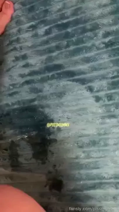 Tbh i just had to try out pissing on this rug 