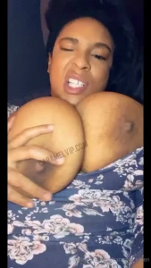 Let your dirty-talking queen drain you full vid in dms