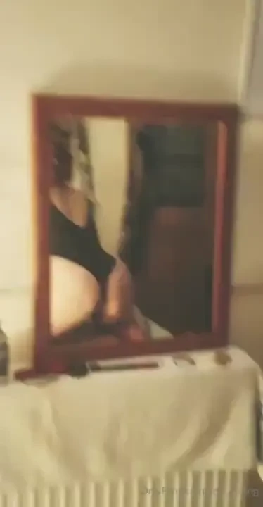 Throwback to last year when i was doing shy butt wiggles how i ve 