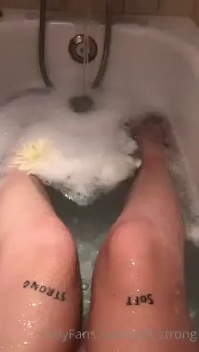 Just some sweet bathing pictures and asmr scroll through for my feet 